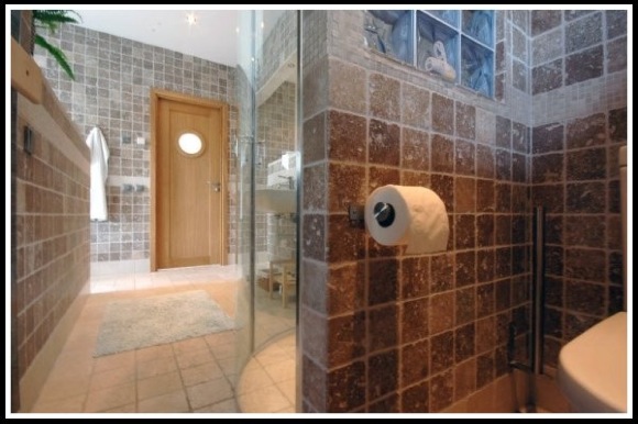  How to make your small bathroom look bigger?